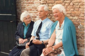 v.r.n.l.: Stien en Ricus en Lies, Enkhuizen, 1986